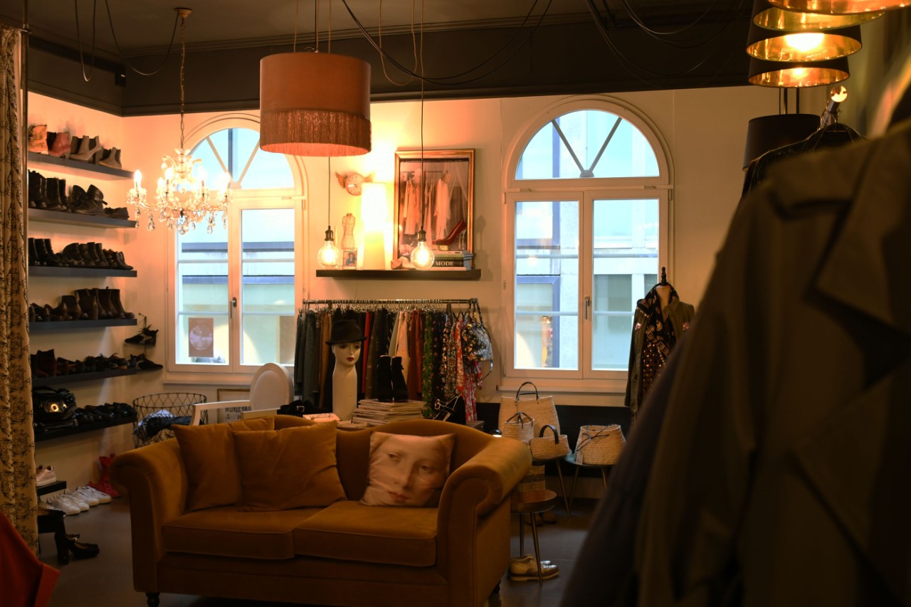 Goldmarie Secondhand Boutique Inneneinrichtung.JPG