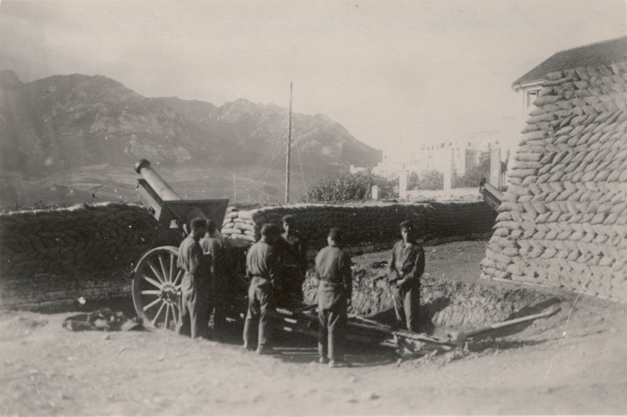 15cm Haubitz-Batterien in Stellung gegen die Rifgeschütze. PA/X/55/1/8.1.1