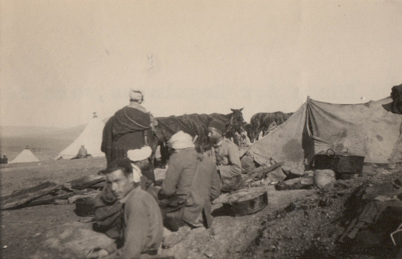 Offiziersküche der Regulares (Infanterieeinheit von Marokkaner unter spanischer Führung), vorn der Küchenchef. PA/X/55/8/8