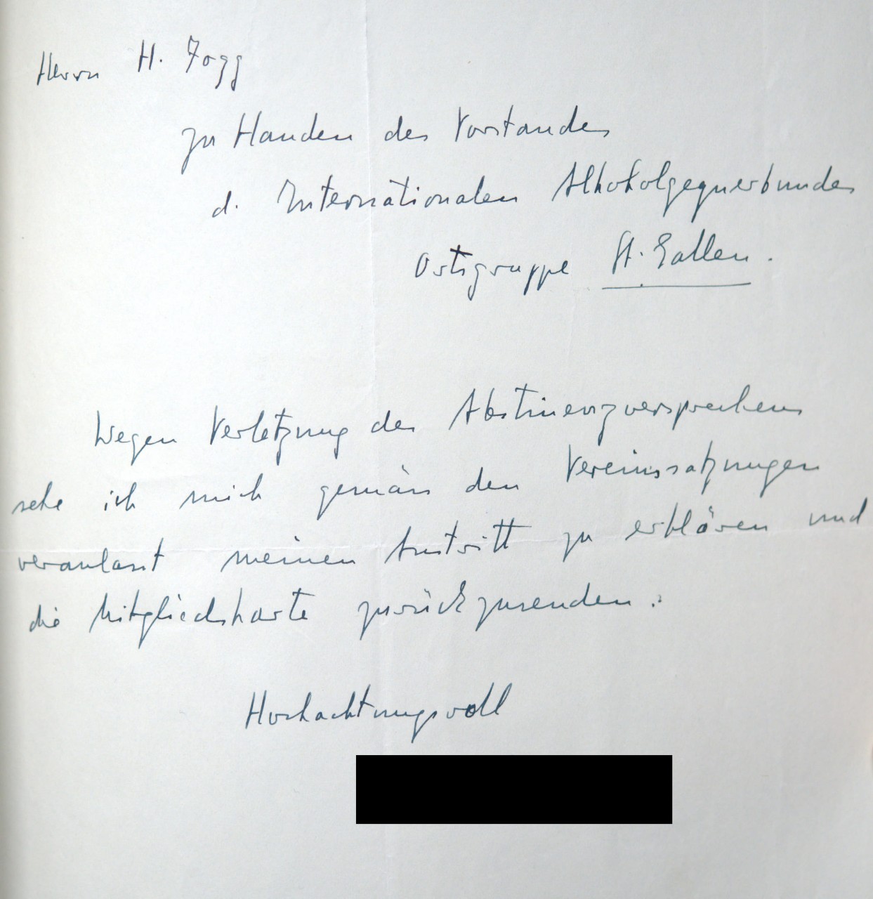 Die Antwort findet sich im weiteren Bestand: Das älteste Schreiben im Korrespondenzenordner ist von ebenjenem Mustermann. Er schreibt darin, drei Jahre nach Eintritt in den Bund, ganz nüchtern: «Wegen Verletzung des Abstinenzversprechen sehe ich mich gemäss den Vereinssatzungen veranlasst meinen Austritt zu erklären und die Mitgliedskarte zurückzusenden.» 