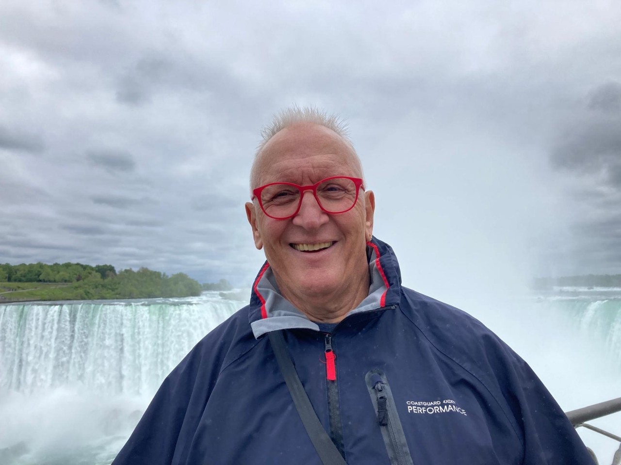 Hans Vetsch (ehem. Leiter IDS): Toller Luxus, unterwegs zu sein, ohne Ferientage zu zählen. Momentan länger im Osten Kanadas. Herzliche Grüsse an alle.