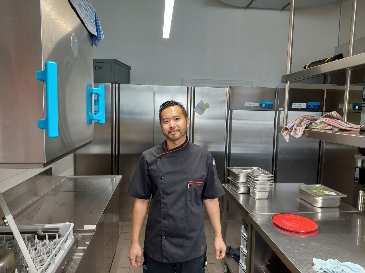 Nguyen Niwat, Koch Tagesbetreuung Heimat-Buchwald, Schule und Musik