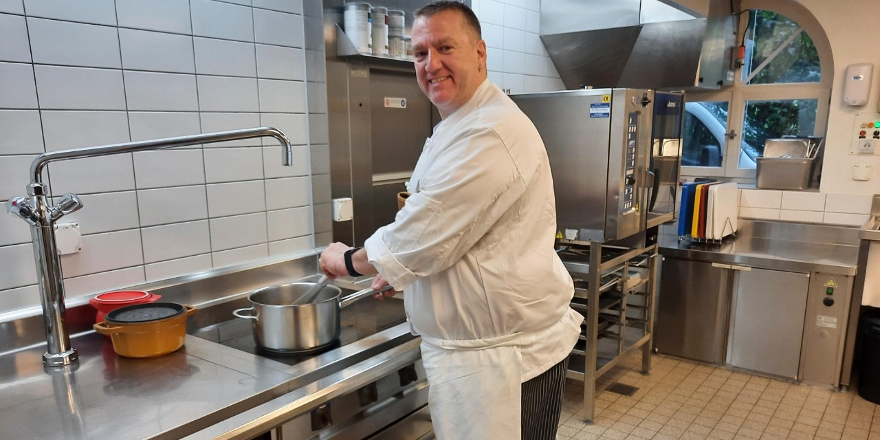 Baumgartner Rolf, Koch, Wohnheim für Betagte und Wohnheim für Kinder und Jugendliche Riederenholz, Gesellschaftsfragen