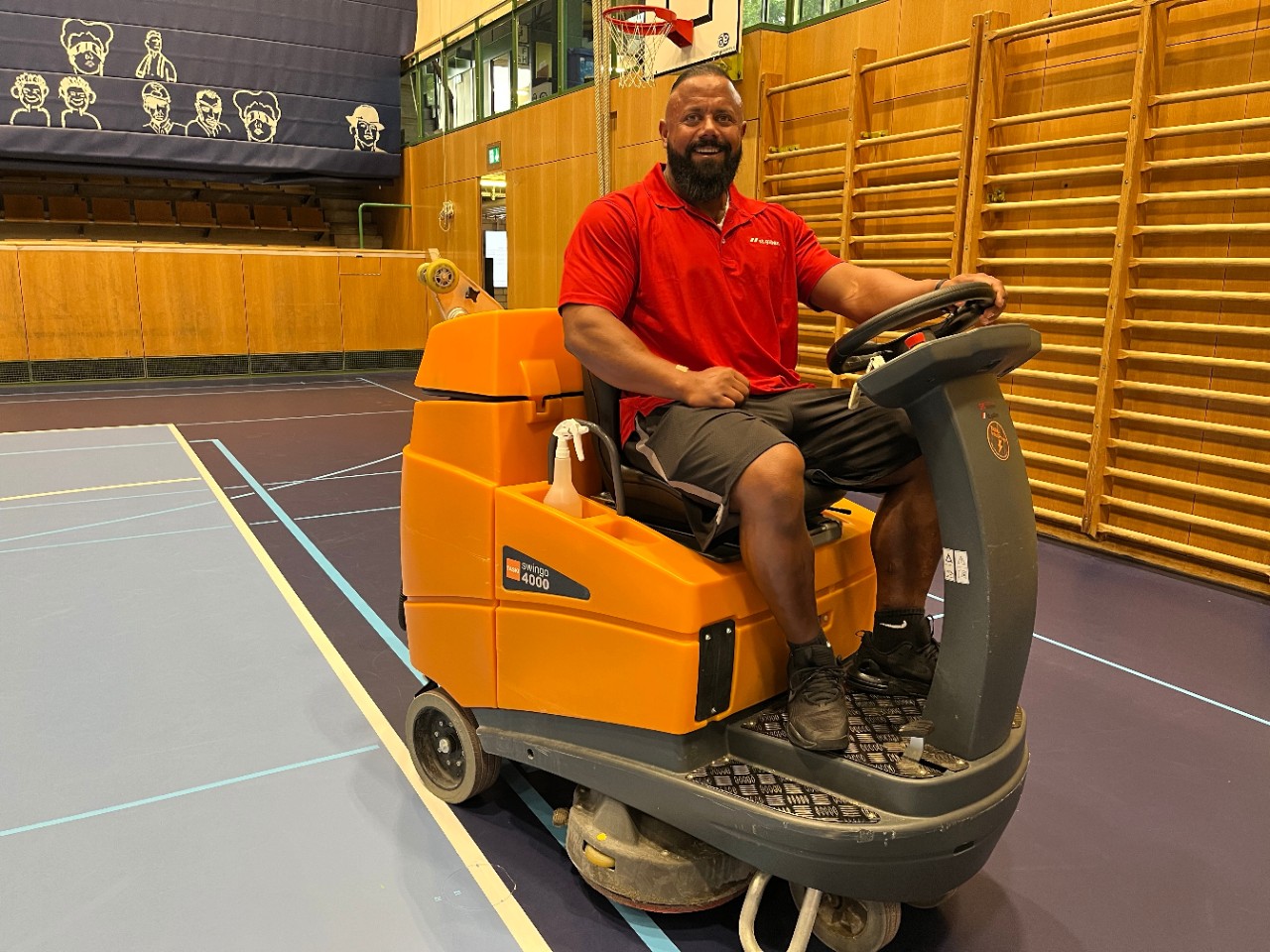 Schöb Michel, Technischer Mitarbeiter Sporthalle Kreuzbleiche, Infrastruktur Bildung und Freizeit