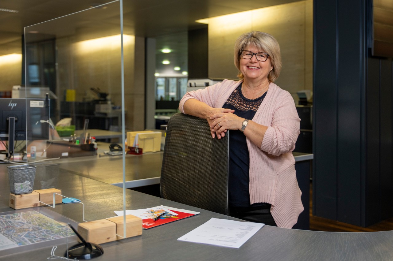 Isabella Weidele, Sachbearbeiterin Einbürgerungen, Bevölkerungsdienste, nach 26 Dienstjahren auf den 31. März 2025