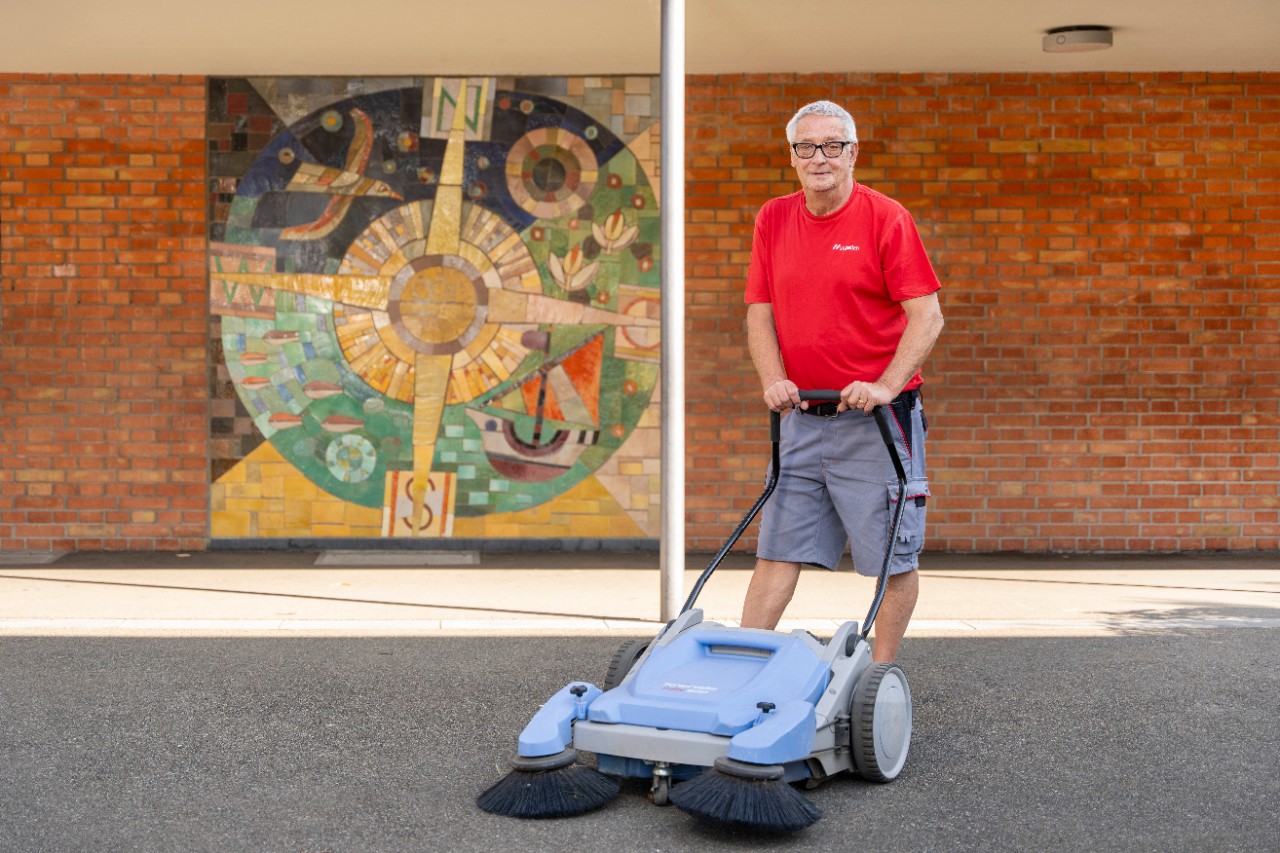 Patrik Kunz, Leiter Hauswartdienst Primarschule Feldli-Schoren, Infrastruktur Bildung und Freizeit, nach 34 Dienstjahren auf den 31. Oktober 2024