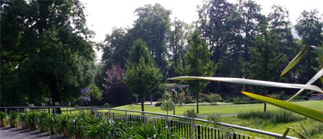 Rondelle mit Rosengarten im Winter