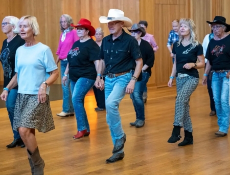 Stephan Wanner mit Gruppe beim Line Dance