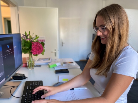 Sarah bei der Arbeit als Gesch&auml;ftsleitungsassistentin bei den Technischen Betrieben der Stadt St.Gallen