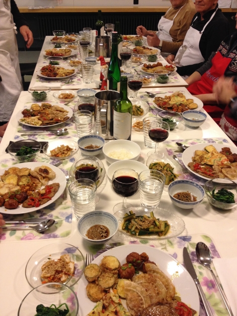 Gedeckter Tisch der st&auml;dtischen Kochgruppe Zopfclub