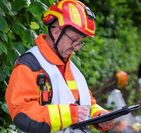 Feuerwehrmann Hans Peter Arpagaus im Einsatz. 