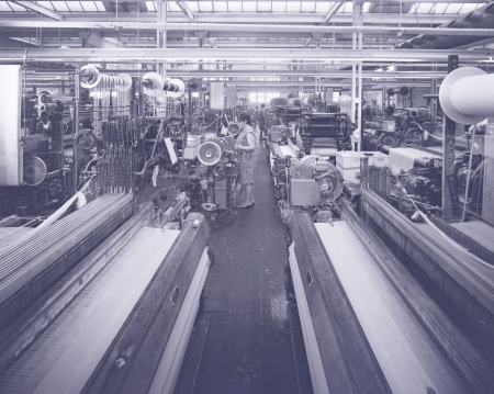 Um die Mitte des 20. Jh. nahm der Frauenanteil in den Fabriken auf 30 % ab; zuvor war er bei rund 45 %. Textilfabrik B&auml;rlocher & Co in Rheineck, 1968, StadtASG, PA Foto Gross, TA45995, 6.