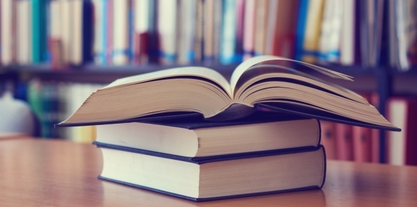 Symbolbild B&uuml;cher in der Bibliothek