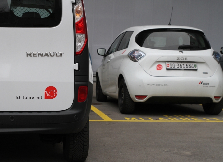 Zwei Elektrofahrzeuge