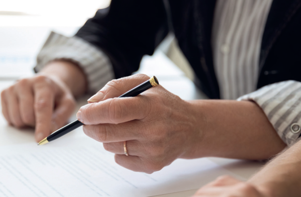 Gespr&auml;ch am Tisch