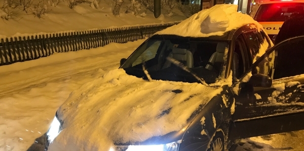 Schnee auf Autodach