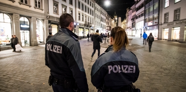 Symbolbild: Polizisten in der Marktgasse