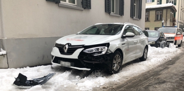 beschädigtes Auto an der Gäbrisstrasse