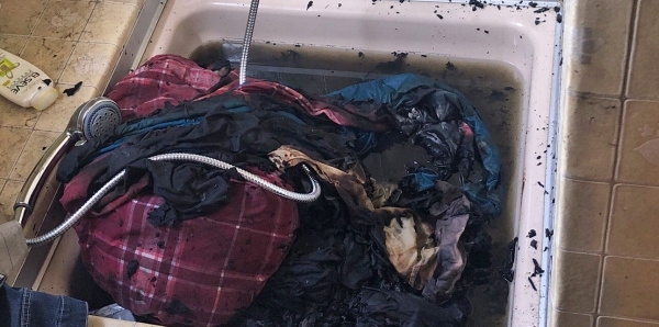 Verbranntes Bettzeug in der Dusche