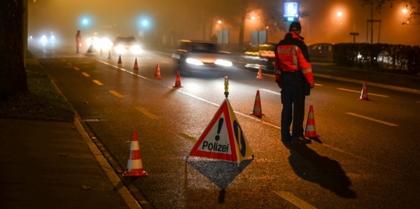 Symbolbild Verkehrskontrolle Polizei
