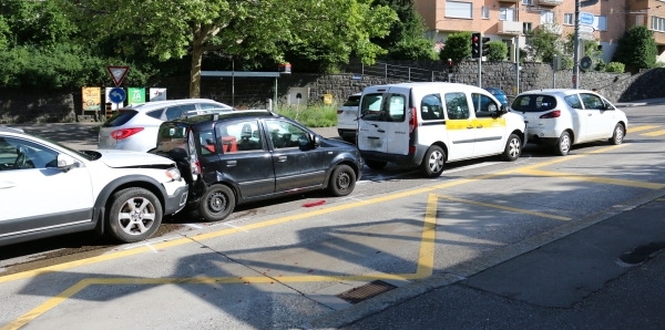 Autos bei Auffahrtskollision
