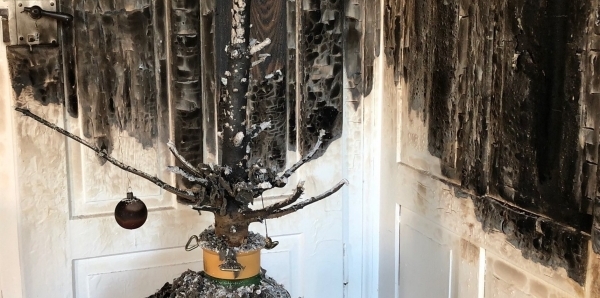 Abgebrannter Weihnachtsbaum