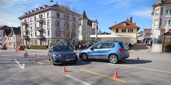 Kollision bei U-Turn auf Z&uuml;rcher Strasse