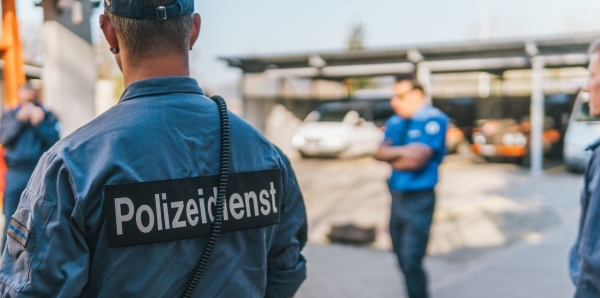 Polizeidienstkompanie und Polizisten