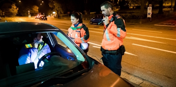 Symbolbild: Kontrolle eines Fahrzeuglenkers