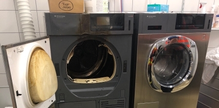 Tumbler mit verkokelter W&auml;sche