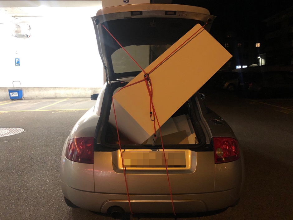 Auto mit ungen&uuml;gender Ladungssicherung