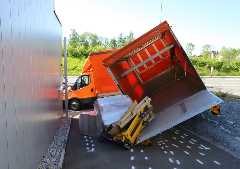 Umgekippter Lieferwagen