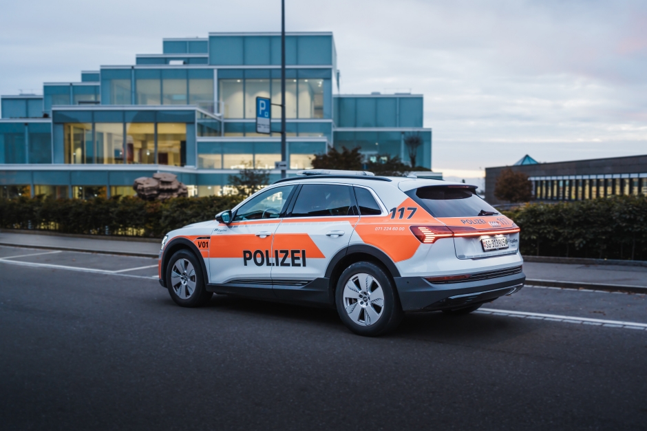 Polizeiauto bei Nacht