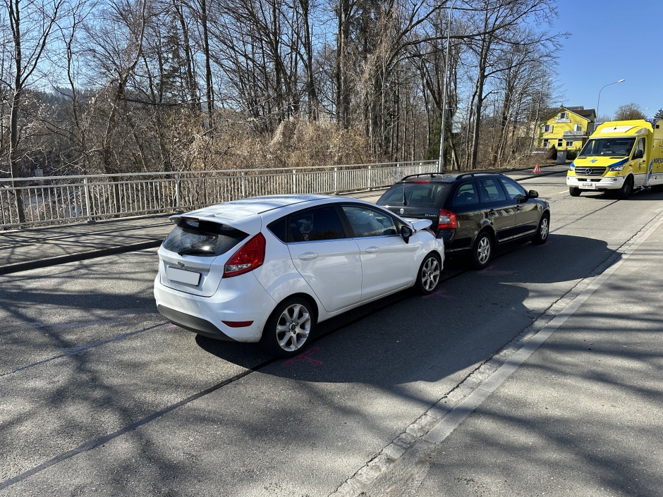 Auffahrkollision zwischen zwei Autos