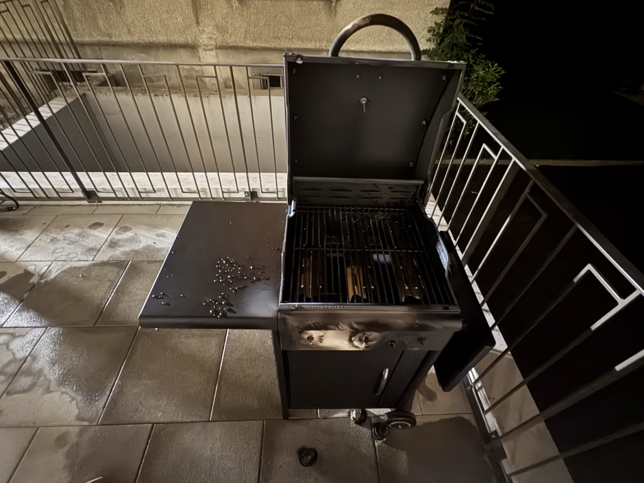 Gasgrill f&auml;ngt Feuer